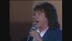 Riccardo Cocciante canta "Ti amo ancora di più" a Festivalbar 1997