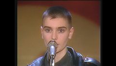 Sinead O'Connor canta "Nothing Compares 2 U" a Superclassifica Show 1990