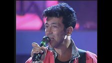 Edoardo Bennato canta "Buon compleanno bambina" al Festivalbar 1992