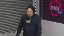 Enrico Brignano ospite a R101