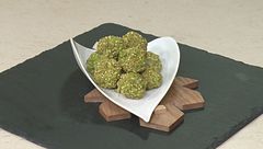 Polpette di broccoli con miglio, chia e sesamo