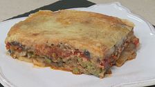 Moussaka ai piselli con besciamella all'acqua