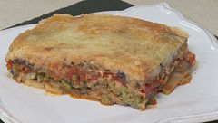 Moussaka ai piselli con besciamella all'acqua