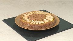 Torta di mele con amaretti e curcuma