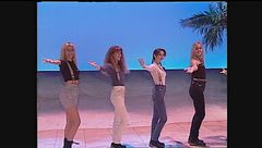 Non è la Rai 1994, le ragazze dedicano un balletto ad Ambra Angiolini