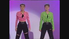 A Non è la Rai 1994 le gemelle Costanzo cantano "Io ti amo suppergiù"