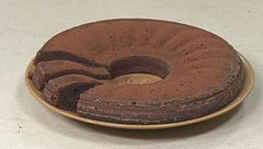 Ciambella al cioccolato broccoli e mandorle