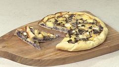 Torta salata chiodini radicchio e brie