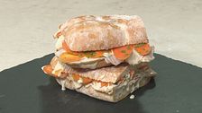 Panino di vitello tonnato cotto in forno