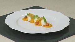 Zucca al forno con il formaggio, la mostarda e il polline