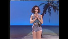Ambra canta "Arrivederci a questa sera" a Non è la Rai 1993