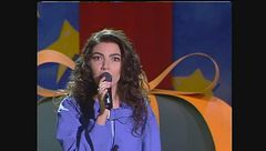 Cristina D'Avena canta "Una classe di monelli per Jo"