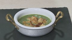 Zuppa cremosa con cavolfiore e cavolo nero