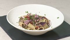 Pasta calamari, pomodori e carciofi