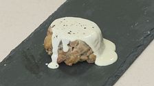 Tortino di funghi con fonduta di formaggio