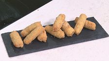 Involtini pane e formaggio