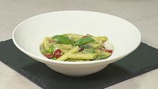 Pasta primavera con pesto