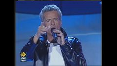 Claudio Baglioni canta "Stai su" a Vota la voce 2000