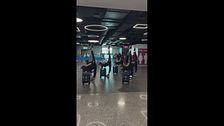 Le azzurre della ritmica verso Parigi: coreografia in aeroporto!