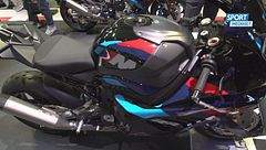 BMW M 1000 RR, la moto campione del mondo aggiornata alla versione