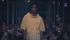 Prada sfila con la sua femminilità atipica