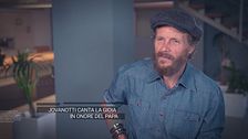 Jovanotti canta la gioia in onore di Papa Francesco
