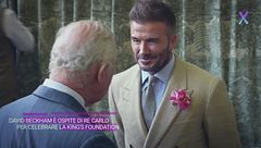 David Beckham sorride a Re Carlo che lo vuole Sir (e prova a dimenticare i guai di famiglia)