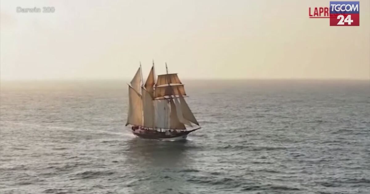 Tgcom24: Galapagos, un veliero del 1918 sulle tracce della Beagle di ...