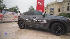 Nuova Lexus ES protagonista al Lido: tra sogno, cinema e silenziosa eleganza