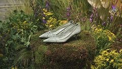 Milano Fashion Week SS26: Jimmy Choo, Stuart Weitzman e Santoni tra leggerezza, contaminazioni e arte