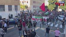 Roma, al corteo pro Pal lancio di vernice e petardi contro il rettorato alla Sapienza