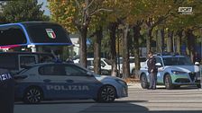 Gli Azzurri arrivano in hotel e un tifoso urla: "11mila Gattuso oggi allo stadio"