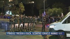 Breaking News delle 21.30 | Fragile tregua a Gaza, scontro Israele-Hamas