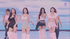 Madison Beer, le TWICE, Karol G e Missy Elliott infiammano il Victoria's Secret Fashion Show 2025