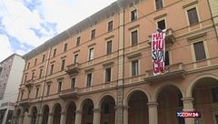 Un altro palazzo occupato a Bologna dopo il duro sfratto