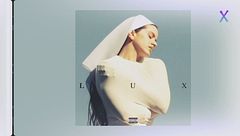 Rosalía, dal nuovo album LUX ai look che l'hanno consacrata icona di moda