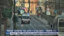 Breaking News delle 11.00 | Torino, scontro tra auto e scuolabus: 1 morto