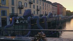 PS5 porta un polpo gigante sul Naviglio