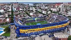 Dua Lipa con la maglia dell'Argentina in tribuna per Boca-River