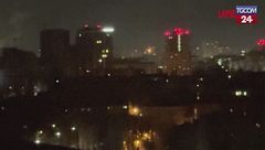 Palazzi in fiamme dopo l'attacco russo su Kiev