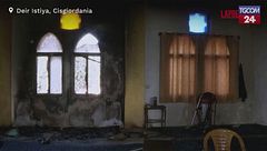 Cisgiordania, coloni israeliani incendiano e deturpano una moschea