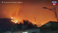 Algeria, a Tipaza le fiamme avanzano: evacuate decine di famiglie