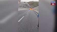 Reggio Calabria, assalto a portavalori: autostrada bloccata con auto in fiamme