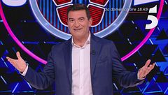 Max Giusti conduce Caduta libera: da domenica 7 dicembre, alle 18.45 su Canale 5