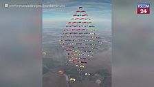 Record in Florida: 104 paracadutisti in volo formano un trapezio perfetto