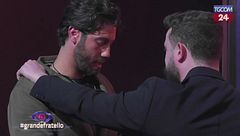 "Grande Fratello", Omer riabbraccia il fratello dopo un anno