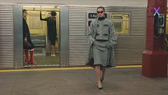 Chanel Métiers d'Art nella metropolitana di New York: Matthieu Blazy accende la nuova era della Maison