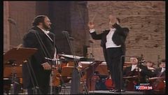 Pavarotti nel ghiaccio, il pasticcio di Pesaro fa ridere anche... l'Uganda