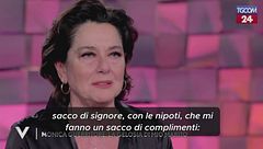 Monica Guerritore e la gelosia del marito: "Si rifiuta di vedere le scene dove mi mettono le mani addosso"