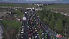 La protesta dei trattori blocca la Grecia